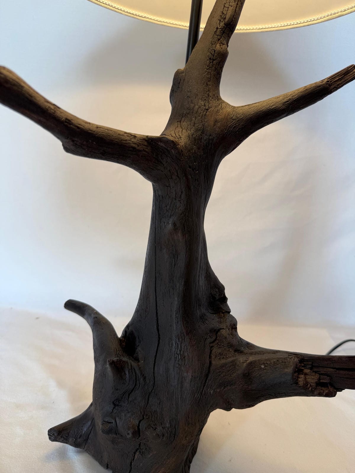 The Amber Burl Lamp - Ghaaroon